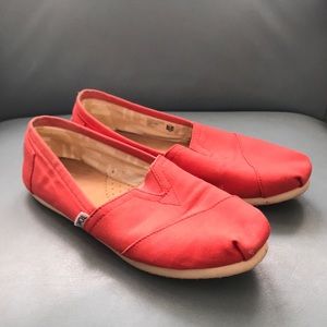 Tom’s Classic in coral pink/orange 8.5M